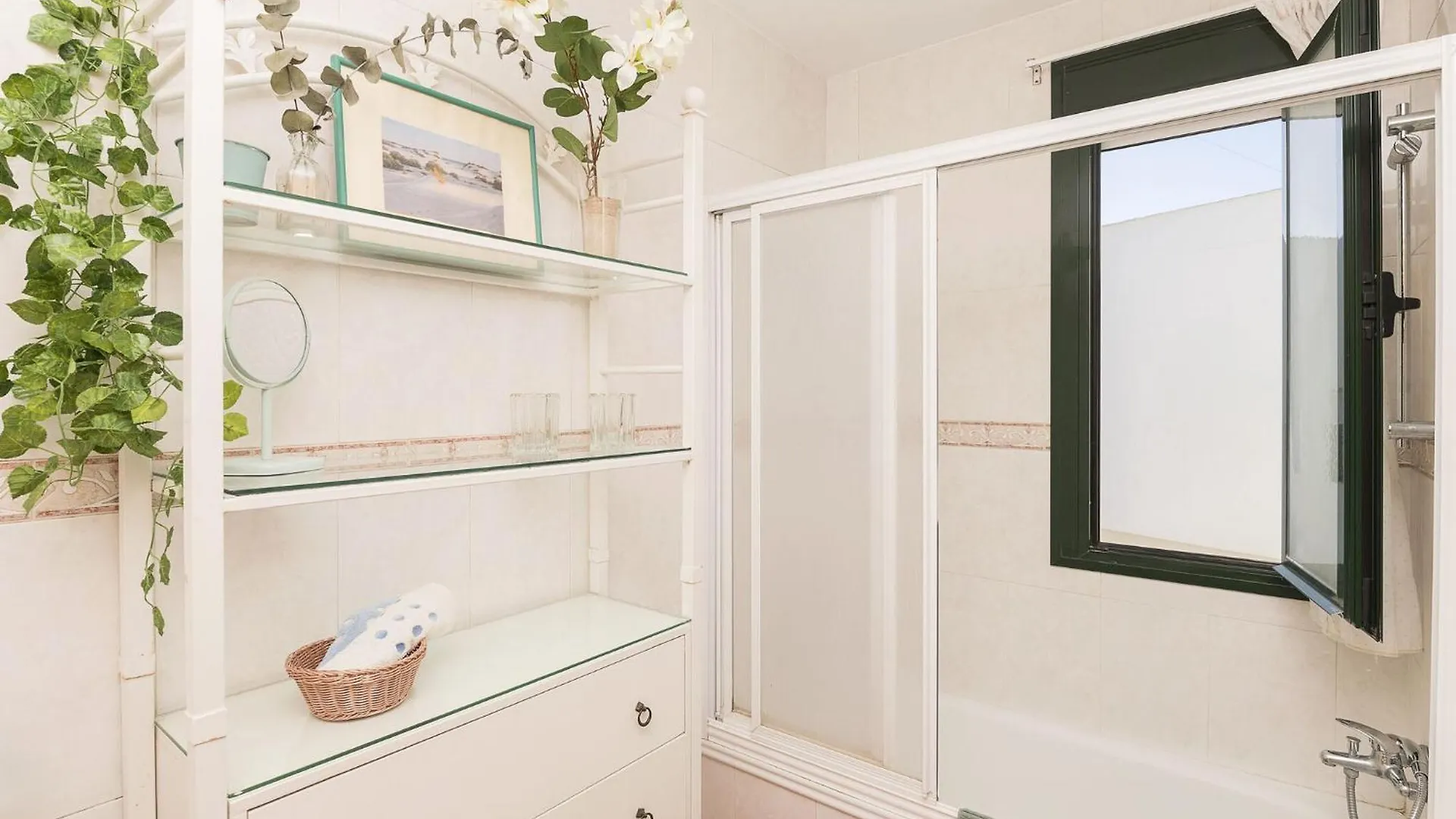 Marina Place - Apartment With Free Wifi Novo Sancti Petri